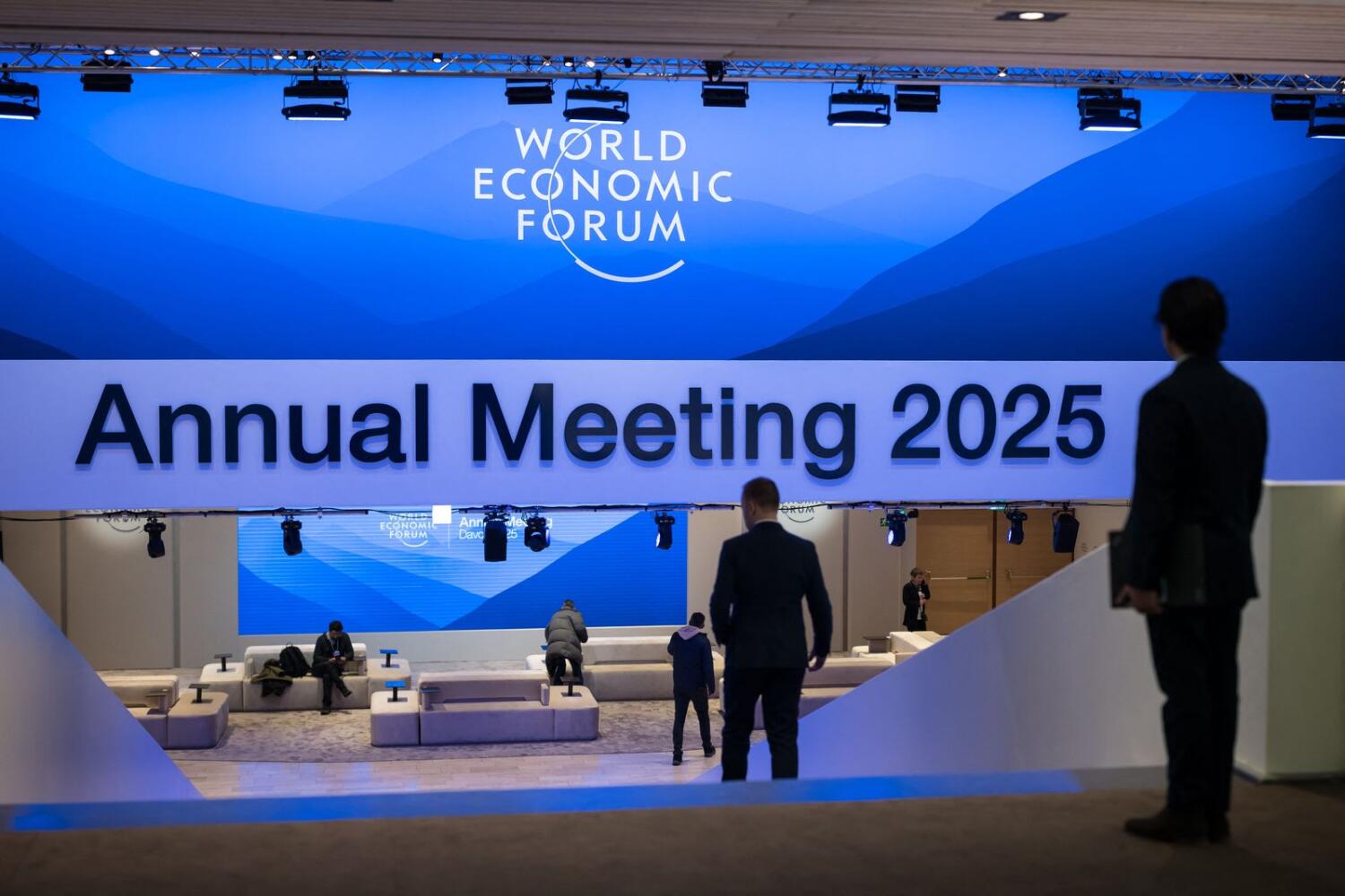 UAE Delegation Highlights Economic Growth and AI at World Economic Forum