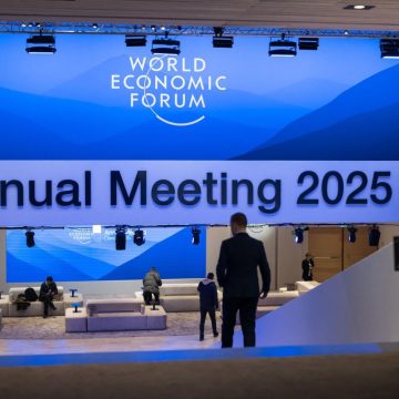 UAE Delegation Highlights Economic Growth and AI at World Economic Forum