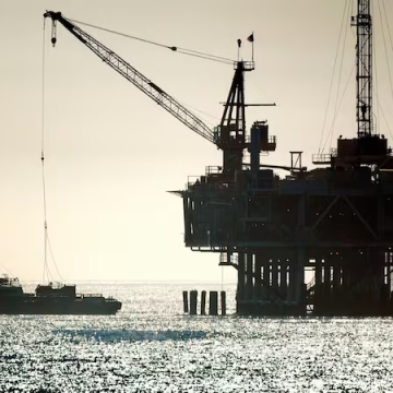 Oil Prices in 2025 Predicted to Stay Around $70 Amid Supply Increase and Policy Shifts