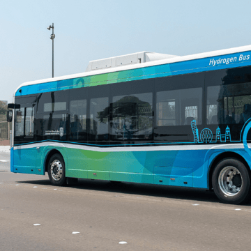 Abu Dhabi Launches Eco-Friendly Green Buses on Route No.65