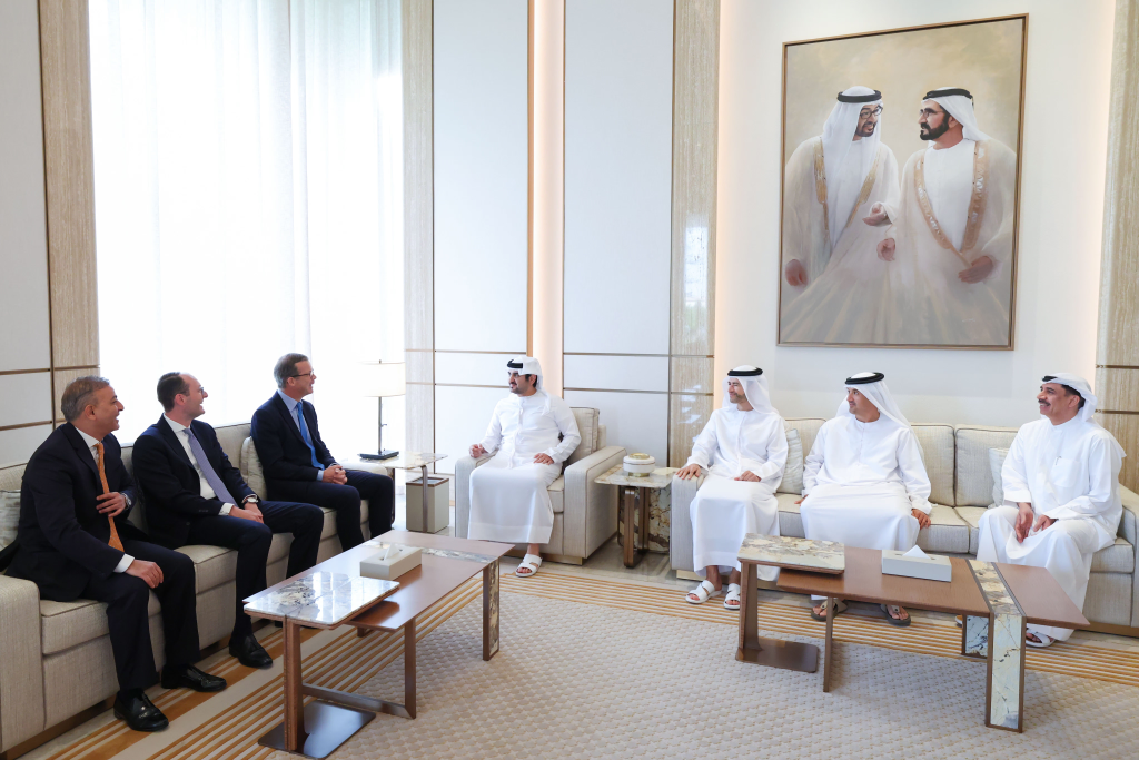 Sheikh Maktoum bin Mohammed Discusses Collaboration with LGT Group Chairman