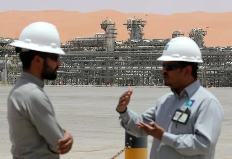 UAE and Saudi Arabia Reduce Benchmark Crude Oil Prices