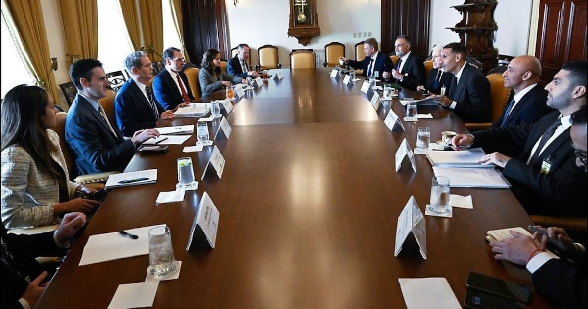 Khaldoon Al Mubarak Meets US Officials to Enhance UAE Investment Plans