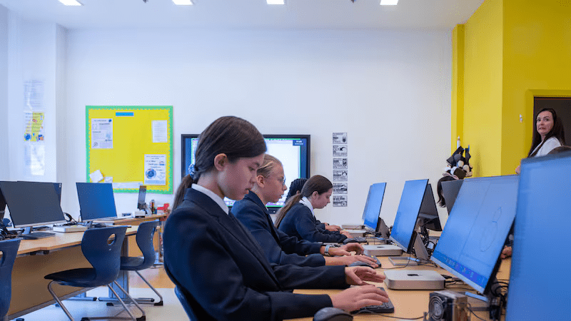 UAE to Introduce AI Lessons in Public Schools Starting 2025-26