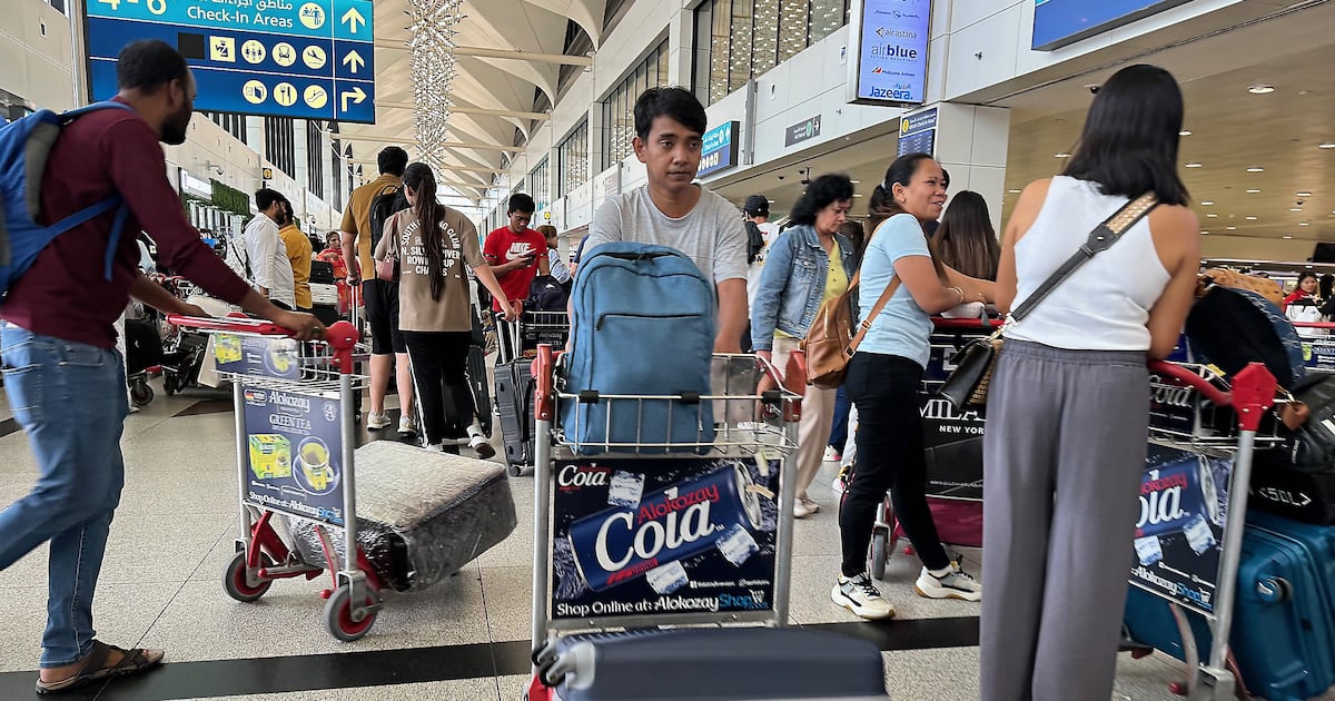 UAE and Gulf Airlines Suspend Flights to India and Pakistan Amid Airspace Closure