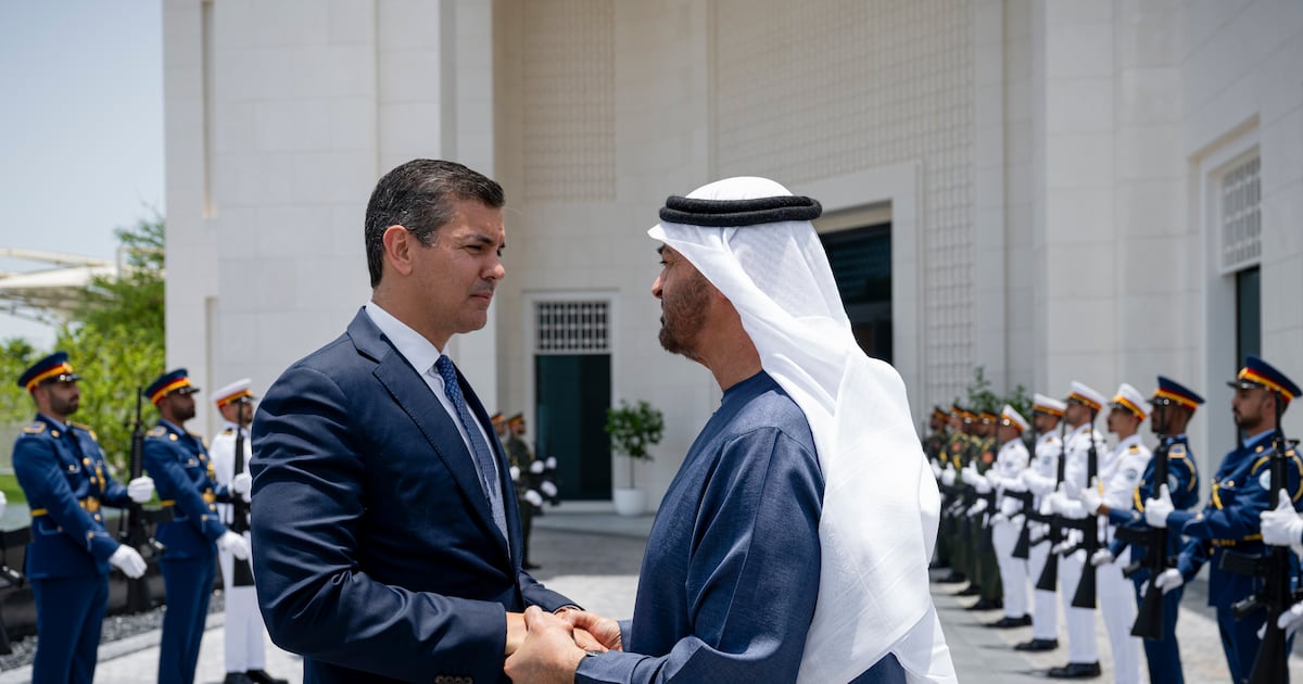 UAE President Sheikh Mohamed Welcomes Paraguay's President Santiago Pena