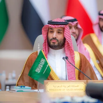 Saudi Crown Prince Stresses Restraint and Diplomacy in Calls with Macron and Meloni