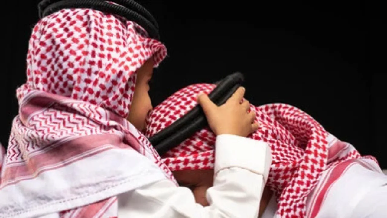 UAE Parents Embrace Modern Eidiya Tradition by Opening Bank Accounts for Kids