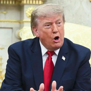 Trump’s Shift from Strait of Hormuz Threats to Gulf Investment Deals