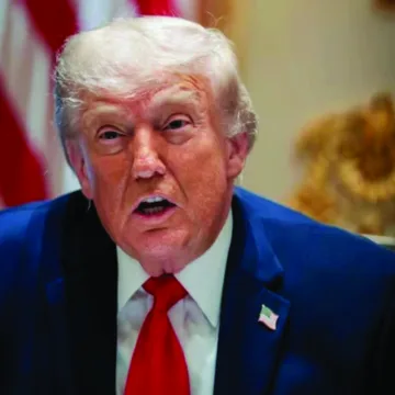 254.jpg Trump Abandons Hormuz Cargo Fee, Shifts Focus to Gulf Investments