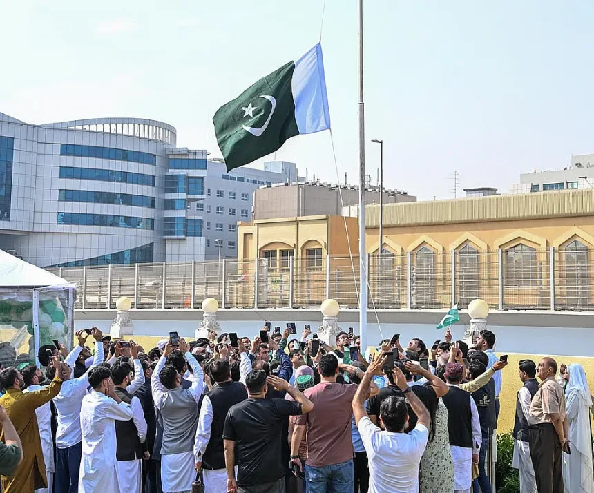 Record Remittances from Overseas Pakistanis Boost Economy