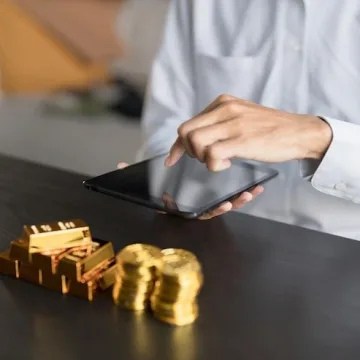 gold-trading-business-man-hand-offering-gold-investment-gold-mining-company-trading-gold-stock-exchange-rising-gold-prices_1715-25300.jpg Yazan al Homsi: A Key Player in Clean-Tech and Healthcare Investments