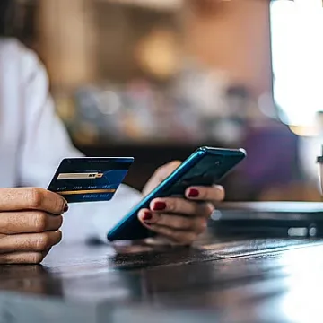 scam-message-scam-call-credit-card.webp UAE Ministry Issues Warning on Investment Fraud and Scams