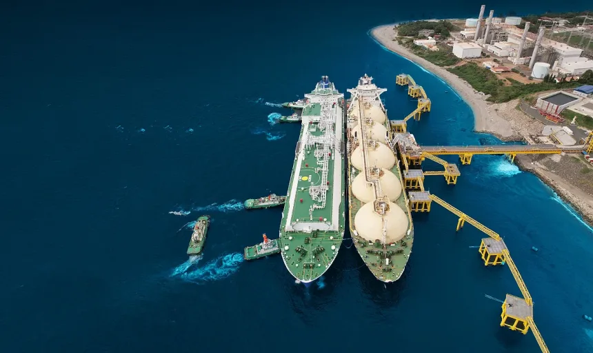 ADNOC-LS-Ship-to-Ship-operation-of-Al-Shelila-and-Ish.webp Adnoc L&S Reports Record 303% Profit Surge in Q2 2023