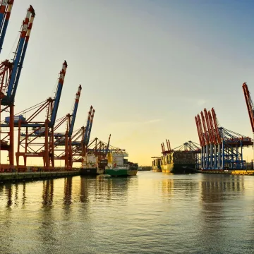 foto-k-YTh-Yu_BEXw-unsplash-1-scaled-1.jpg AD Ports Achieves Record Profits Amid Ongoing Hormuz Disruptions