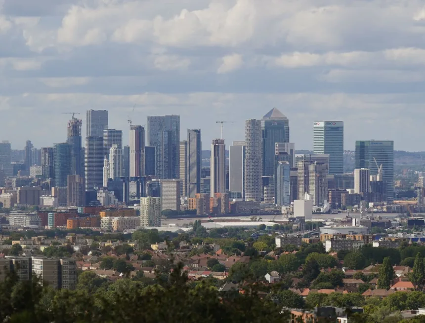 FTSE 100 Declines Amid Rising Oil Prices and Investor Concerns