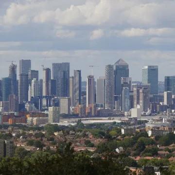 FTSE 100 Declines Amid Rising Oil Prices and Investor Anxiety
