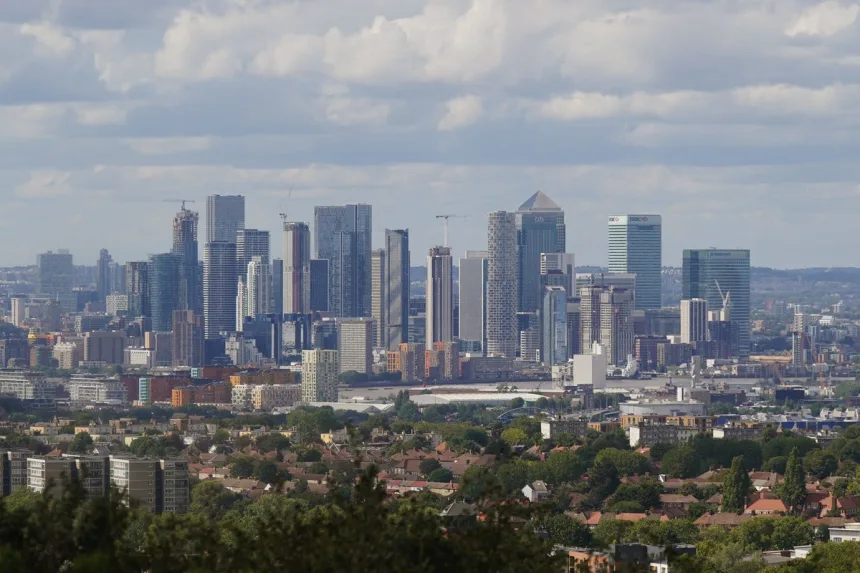 eb257f10349290a5a636f9442650c0f2Y29udGVudHNlYXJjaGFwaSwxNzg4NDUyMjMw-2.73406289.jpg FTSE 100 Declines Amid Rising Oil Prices and Investor Anxiety